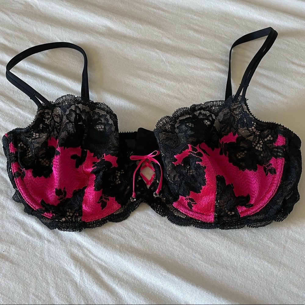 Victoria’s Secret Unlined Demi Black/Pink Bra - 36D